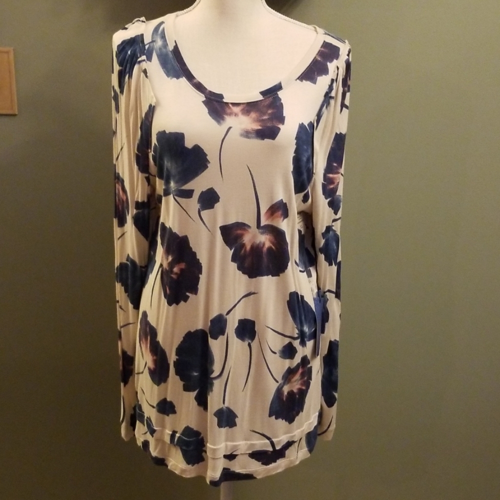 Beautiful Vera Wang Floral Top